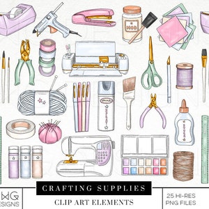 Puede incluir: Un conjunto de 25 imágenes de clipart digitales que representan artículos de artesanía, incluyendo una máquina de coser, hilo, tijeras, pegamento, cinta adhesiva, pinceles y mucho más. Las imágenes están en un estilo dibujado a mano con una paleta de colores rosa claro, azul y verde.