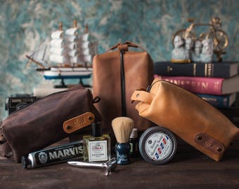 Personalized leather dopp kit, mens leather toiletry bag, mens dopp kit, mens toiletry bag