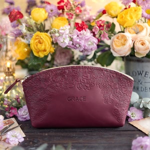 Leder Schminktasche, Brautjungfer Geschenke für ihren Geburtstag, Geschenke für Frauen personalisiertes Leder, Geschenke für Mutter, einzigartig, Blumentasche