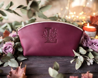 Bridesmaid gifts, Leather makeup bag, Mothers day gift, Personalized gift, Bridesmaid, Gift for her, Personalized with Floral Initial