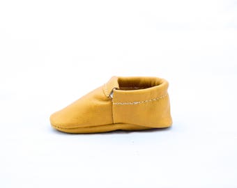 OCHRE || loafer moccasin