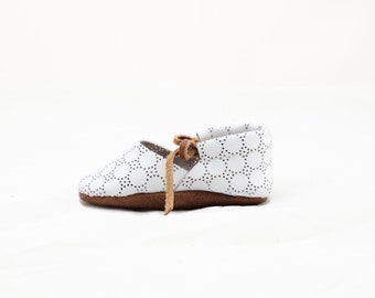 WHITE SWISS DOT || mary jane moccasin