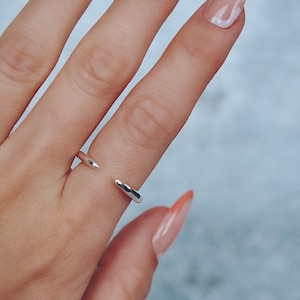 Öppen kloring i silver, stapelringar i sterlingsilver, betarring, öppen ring, minimalistisk silverring, lager-på-lager-ringar, enkel silverring