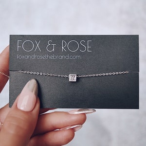 Collar con inicial, collar personalizado, collar con letra mayúscula, collar con caja de juguetes, collar con letra personalizada, collar de regalo para mejor amigo