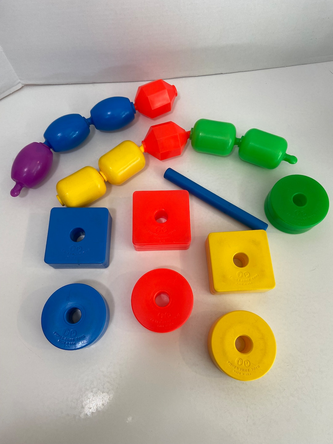 【TOFT SCO019 Red, Blue, Yellow 3色セット】 17 Pieces of Vintage Fisher Price Toys Stack-able Squares Circles