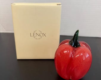 Glass red pepper shaped paperweight © Lenox ® Hot & Spicy ™