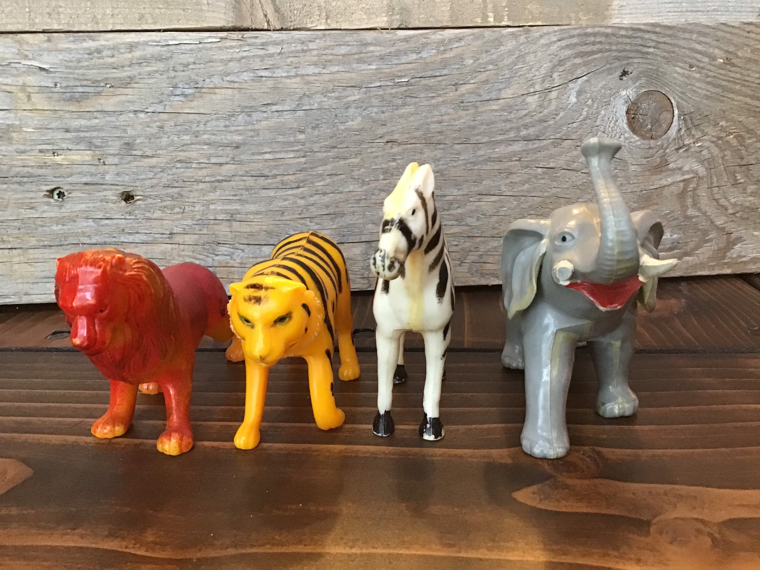 ヴィンテージ食器 プラスチック4客アニマル·͜· ♡ Set of 4 Marx Hard Plastic Animals Lion Tiger Zebra Elephant