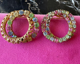 Set di spille vintage con strass color pastello: spille a doppio cerchio color oro