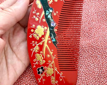 Vintage japanischer traditioneller Haarschmuck Kanzashi Haarkamm für Kimono „Ume“ (Pflaumenbaum und Blumen) mit Inlay