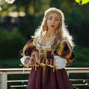 Renaissance Lucrezia Borgia&#39;s style dark red dress, 15th - 16th century