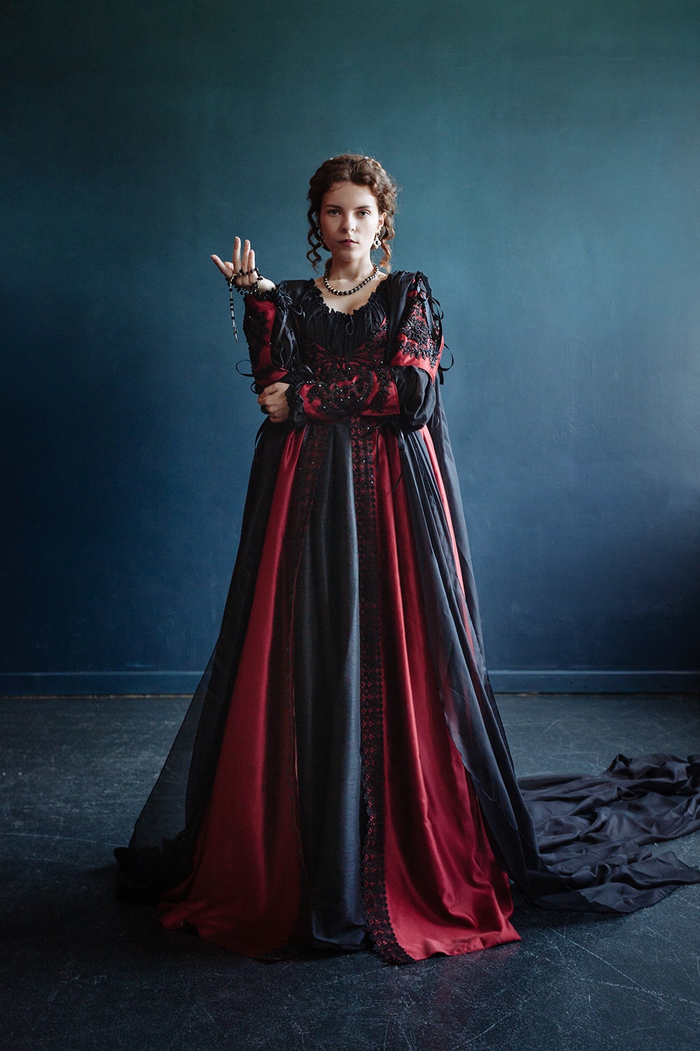 black and red fantasy dress Dress with trumpet sleeves Larissa black/Red S
