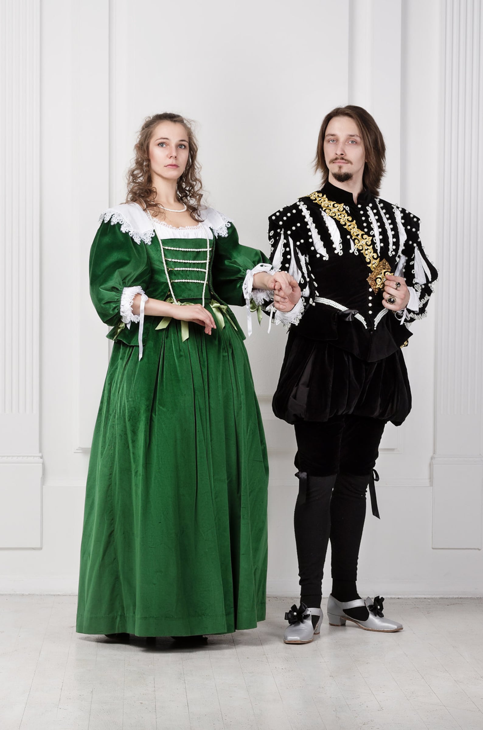 En stock Robe de femme noble baroque 17ème siècle Europe Etsy