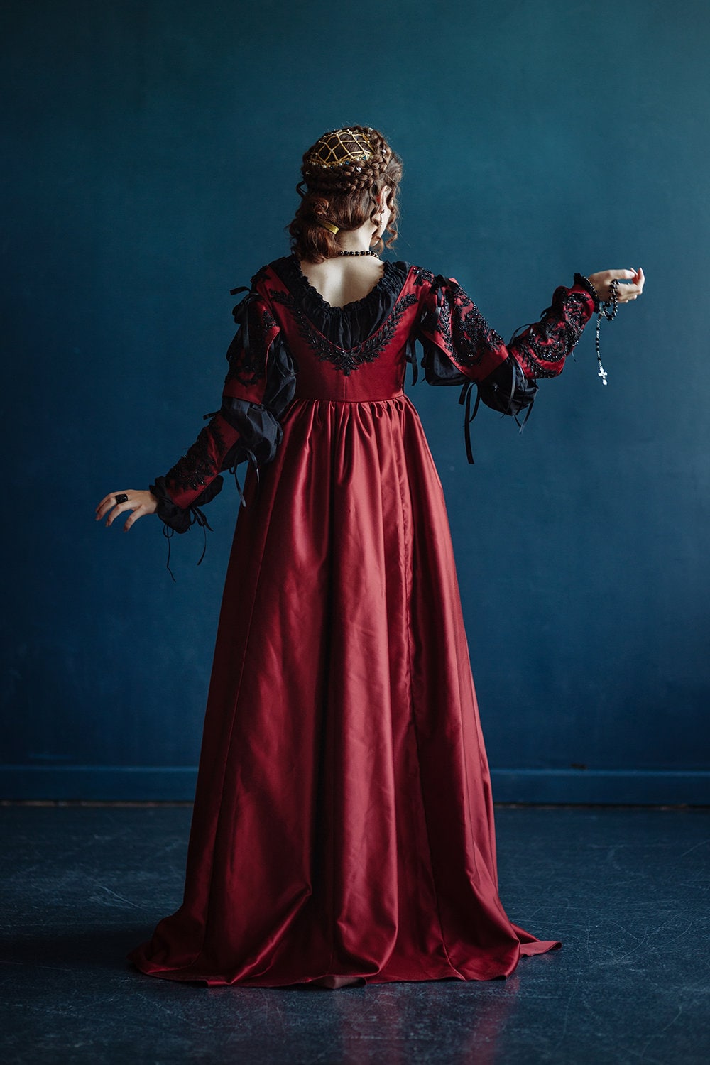 black and red renaissance dress Renaissance Gothic Style Dress: Black & Red Ever After Style