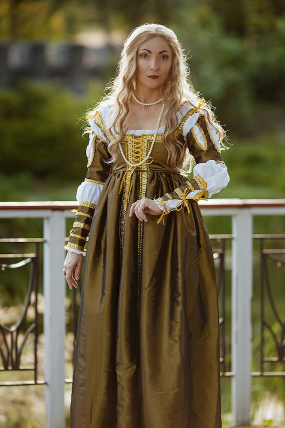 renaissance green dress Lucrezia Borgia's style dress, 15th dark green fantasy dress