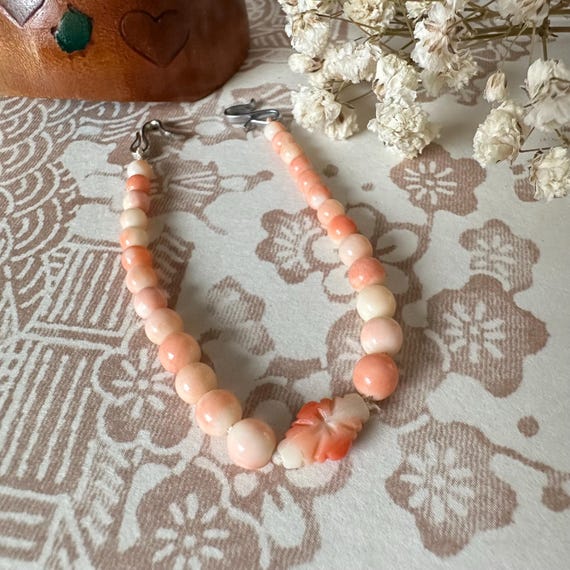 R216 Vintage Himo Stones Bead Hand Carved Floral Accent