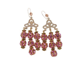 Boucles d'oreilles pendantes fantaisie plaquées or avec cristaux roses