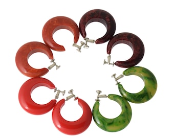 Créoles vintage en bakélite à clip, couleurs : vert citron marbré, rouge foncé marbré, marron/orange marbré, rouge cerise.