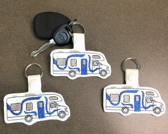 Un llavero blanco para autocaravana RV, pestaña a presión para autocaravana clase C, encanto para el bolso de camping, llavero Glamping, etiqueta de bolsa, Día de la Madre, Día del Padre