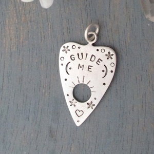 Ciondolo Planchette per Ouija Boad in argento sterling, ciondolo guida spirituale, ciondolo planchette in argento, planchette personalizzata