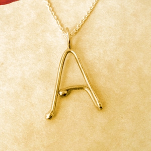 14K oro guión escritura primera colgante letra A, joyería inicial, carta de oro un collar de encanto inicial, una letra colgante monograma inicial A