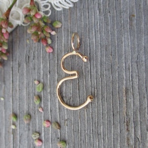 14K oro amarillo script inicial colgante letra E, joyería inicial, carta de oro rosa E collar inicial, monograma inicial E, oro blanco E encanto