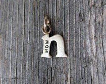 Personalisierter Anhänger mit dem kleinen Babybuchstaben N aus Sterlingsilber