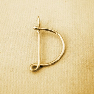 Colgante inicial de escritura de oro de 14 quilates letra D, joyería inicial, collar de encanto inicial de letra D de oro, colgante de monograma inicial D letra D