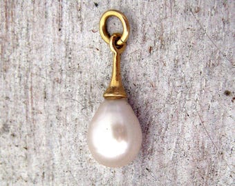 14 Karat Gold Freshwater Teardrop Pearl Charm