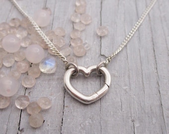 Collar de plata de ley con dije de colección: cierre de presión en forma de corazón, cadena de eslabones de 1,9 mm