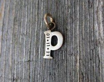Personalisierter Baby-Anhänger mit dem kleinen Buchstaben P aus Sterlingsilber