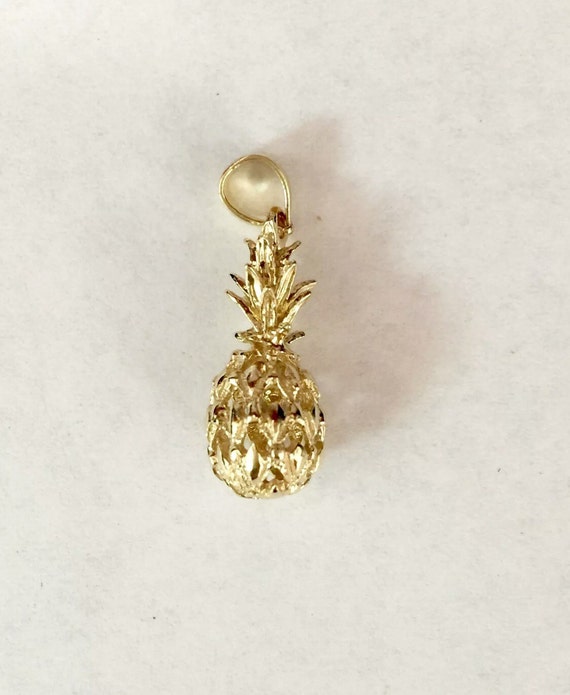 Diamond pineapple pendant online