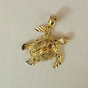 14k yellow gold medium hawaiian honu sea turtle pendant