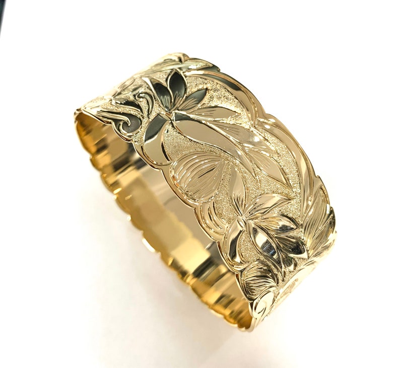 Plated Yellow Gold Hawaiian Plumeria Bird of paradise Hawaii design Bangle-32mm