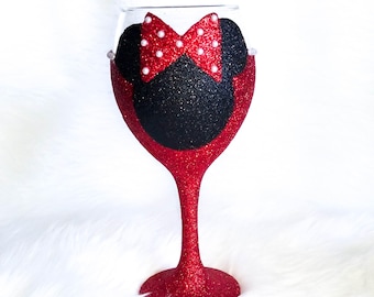 Red Minnie Pearl Glitter Wine Glass