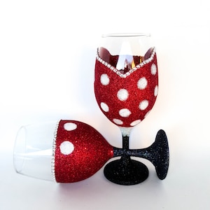 Mickey & Minnie Wine Glasses, Perfect WeddingGifts For Couples, Drinking Glasses, Gifts For Disney Lovers, Christmas Present, White Elephant