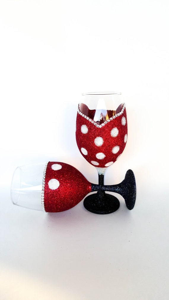 Mickey & Minnie Wine Glasses, Perfect Weddinggifts for Couples, Drinking  Glasses, Gifts for Disney Lovers, Christmas Present, White Elephant - Etsy