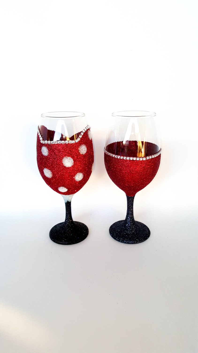 Mickey Mouse and Minnie Mouse Personalised Wine Glass Set of 2 Wedding Gift  Hand Etched Glass, Ideal Gift, Red, White Wine.85 