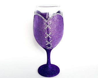 Rapunzel Wine Glass, Glitter Wine Glass, Disney Lovers, Custom Wine Glasses, Drinking Glasses, Wine Glasses, Decorative Wine Glasses