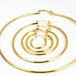 Pendientes de aro lisos, accesorios EP rellenos de oro de 18 quilates, 15 mm, 20 mm, 25 mm, 30 mm, 35 mm, 40 mm, 50 mm, grosor de 1,5 mm; solo 15 mm es 2 mm más grueso.