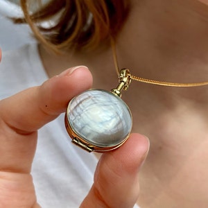 Gold Shaker Locket Pendant 5mm Deep Gold Round Locket Pendant for Gemstones Glass Locket for Crystals Gold Statement Locket for Necklace