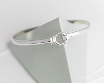 Pulsera de plata personalizada Regalo de 21 cumpleaños Brazalete de plata Oval de plata Cómoda joyería de brazalete para regalo de hija para regalo de pase de examen