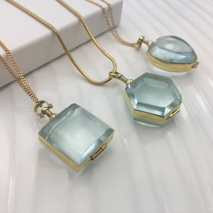 Medallón dorado pequeño: colgante rellenable personalizado