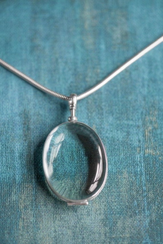 Locket with photo inside deals