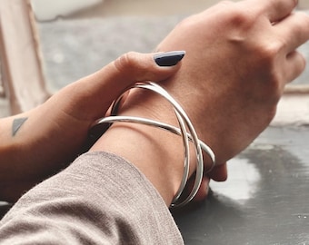 Gepersonaliseerde drievoudige in elkaar grijpende armband sterlingzilveren rollende armband 50e verjaardag cadeau vrouw