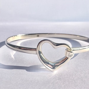 Engraved Heart Bangle for Women Personalized Heart Bracelet Gift for Wife Comfortable Oval Bangle that Opens Classic Silver Heart Bangle