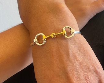 Pulseira de freio de cavalo em prata e ouro para pulsos pequenos. Pulseira de freio de cavalo em ouro vermeil, pulseira estilo bridão, joia personalizada para amantes de cavalos.