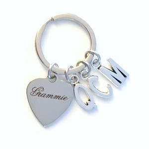 Grammie KeyChain, Presente para Avó Chaveiro, Presente de Avó, Vovó, Vovó, Vovó, Vovó, Nanna, Mimi, Meme, Várias iniciais 2 3 4 5 6 7