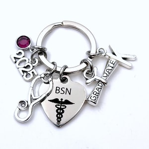Afstudeercadeau voor BSN-sleutelhanger / 2024 Bachelor of Science in Nursing-sleutelhanger / sleutelhanger verpleegkundige / BSN Grad-cadeau voor haar hem / Graduate