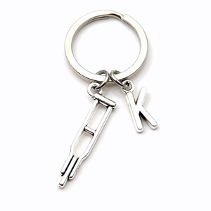 Llavero de fisioterapeuta, llavero con muletas, regalo de rehabilitación de fisioterapia, llavero con muletas, regalo de fisioterapia, regalo de recuperación
