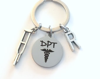 DPT卒業記念ギフト / 理学療法博士キーホルダー / DPTキーホルダー / DPTキーホルダー / 松葉杖チャーム付きセラピストキーリング